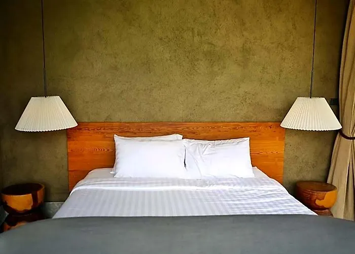 Phingphayla Photharam โรงแรม 3*